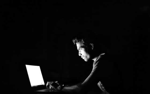 4 things you need to know to avoid cyberstalking